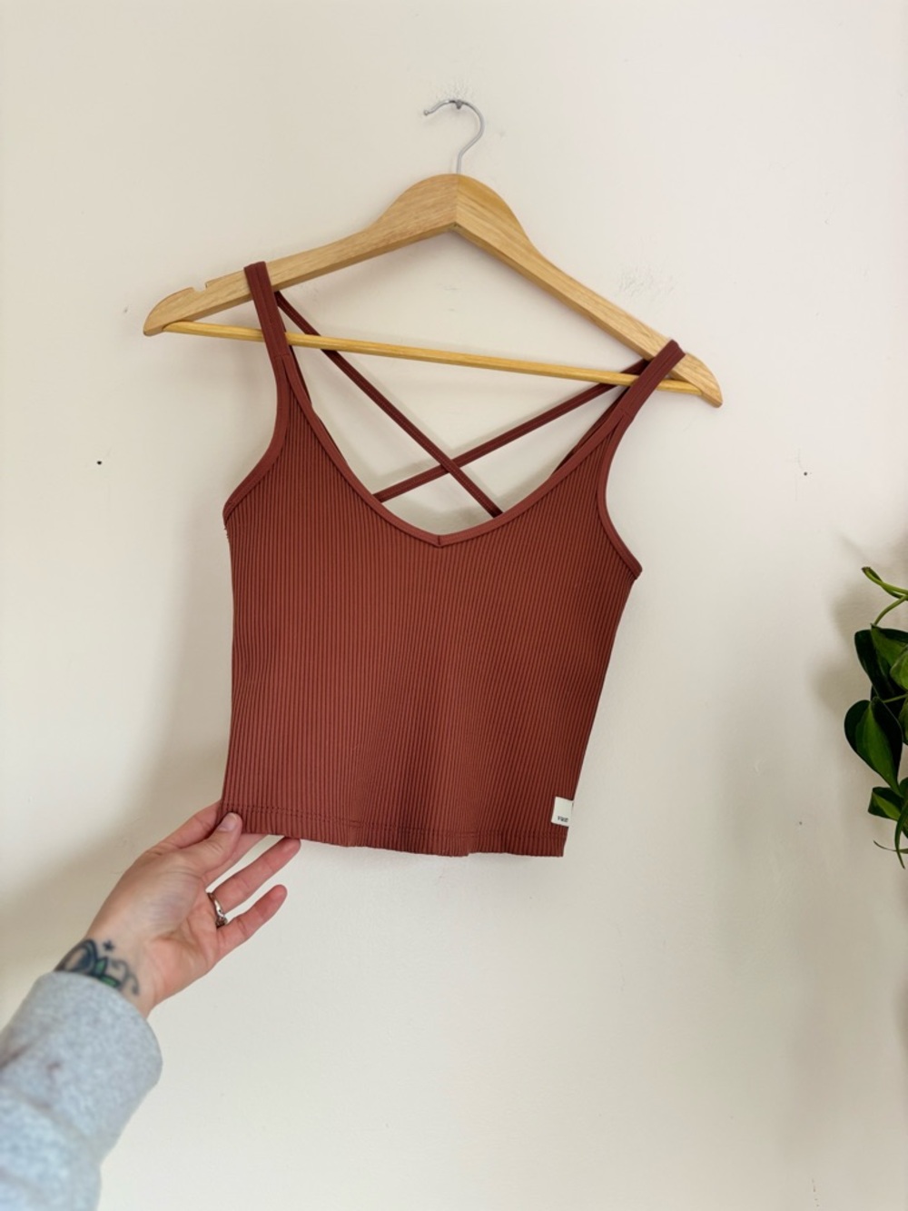 Vuori Rib Crop Tank In Rust - Picture 5 of 9